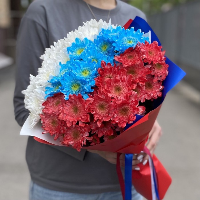 15 хризантем в букете Флаг России